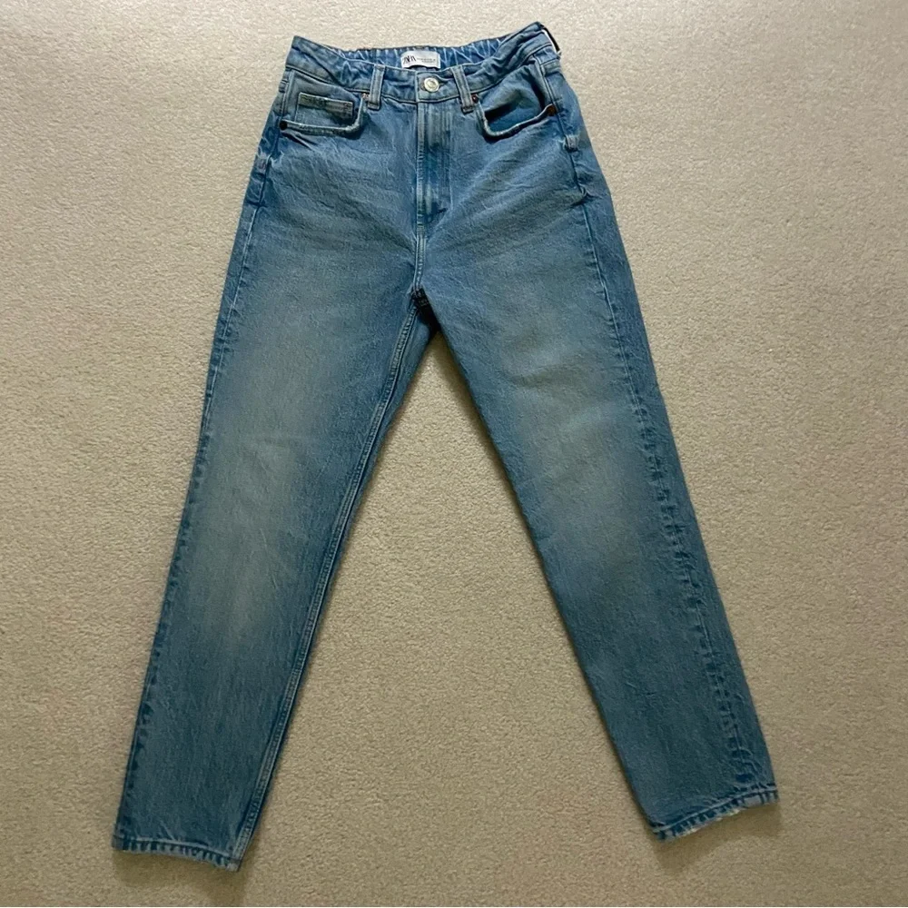 Zara Mom Fit Comfort Jeans size 4  High waisted